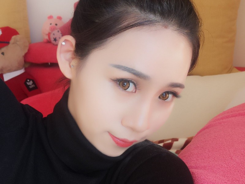 张露瑶的主播海报