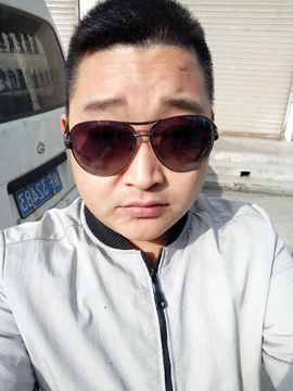 YE，浮沉主播照片