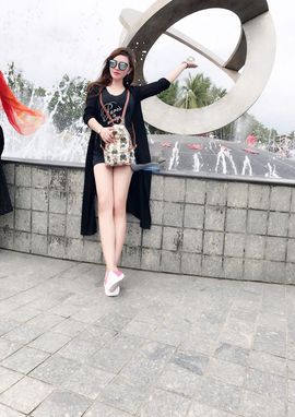 可盐可甜的球球主播照片