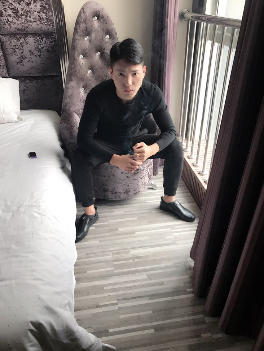 蓝百万K军少主播照片