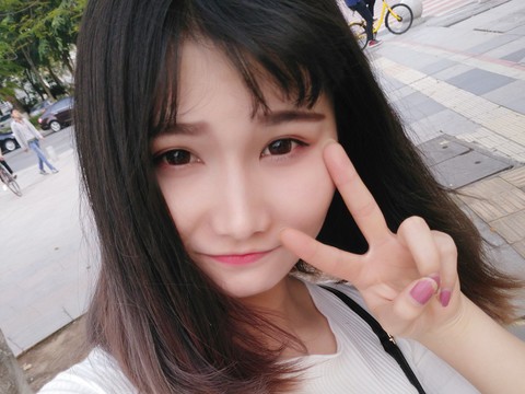 病成一个废丽子😔海报