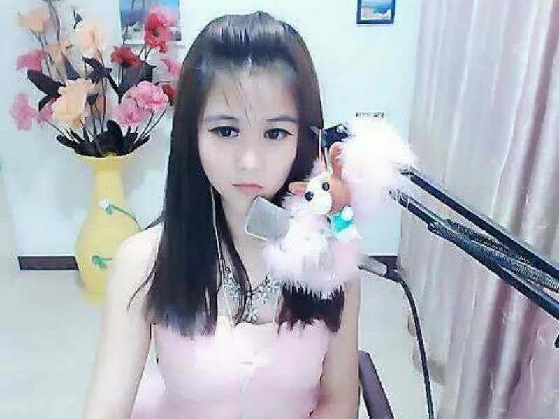 笨笨的吖头的主播海报