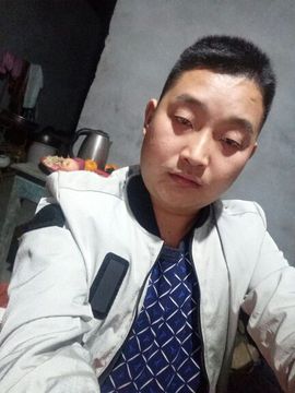 YE，浮沉主播照片