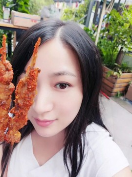 嵗玥蕪婧主播照片