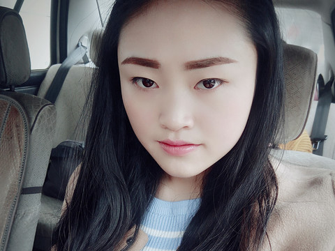 素颜美少女海报