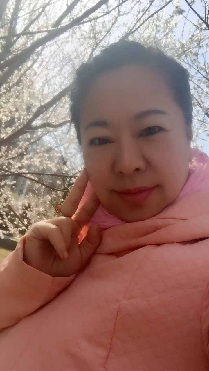 魅力女人唱民歌的图片
