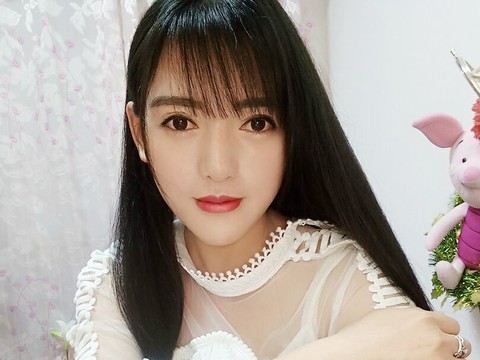 芳香四月天海报