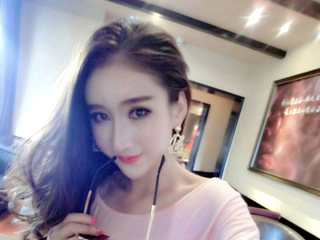 小青4i主播照片