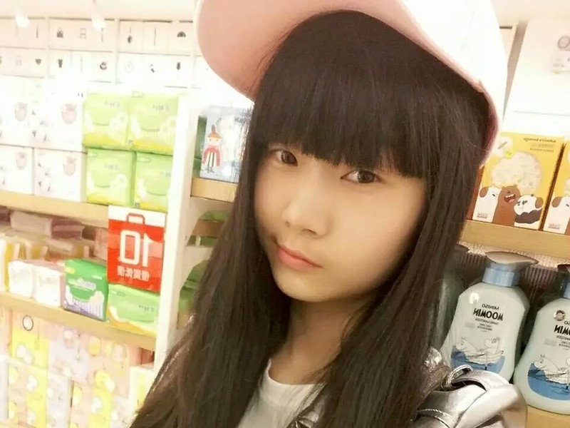 新人@简单妹妹求关罩的主播海报