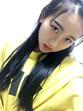小栗子呀主播照片