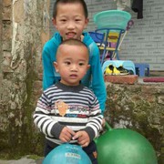 龙哥su8海报