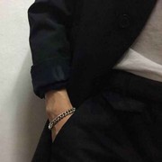 屿逸