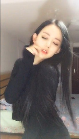 陆七萬主播照片