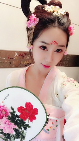 陆七萬主播照片