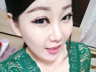 用木梳的和尚的主播照片