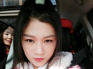 蓝色天空一朵云主播照片