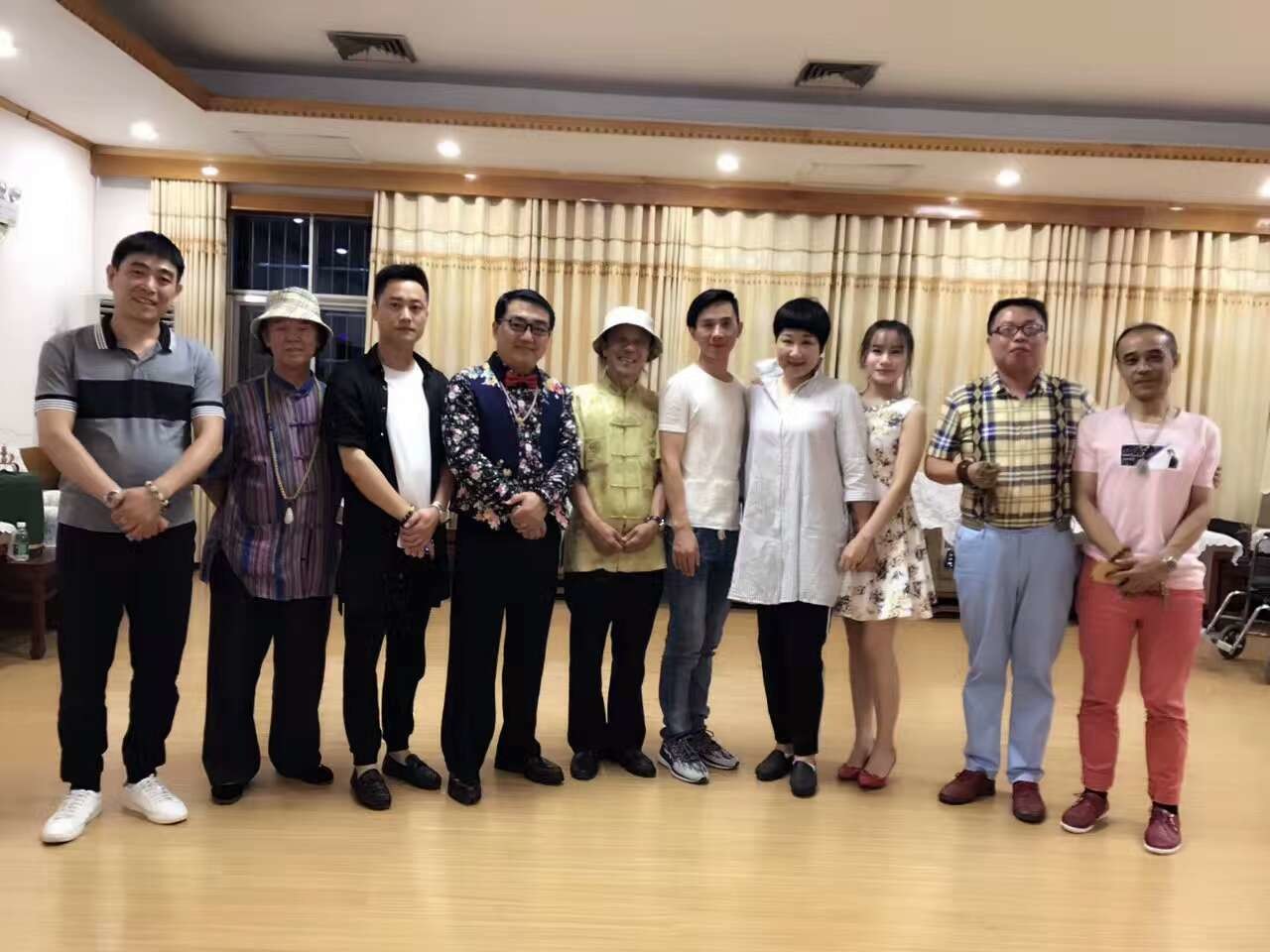 歌手?阿華?的主播照片