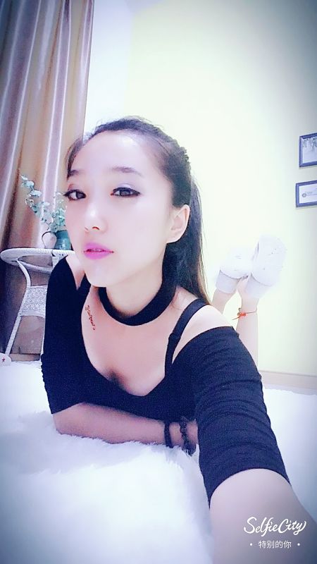 伍月的夏天的主播照片