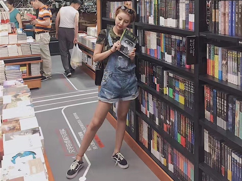 浩宇困了的主播海报