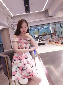 陆七萬主播照片