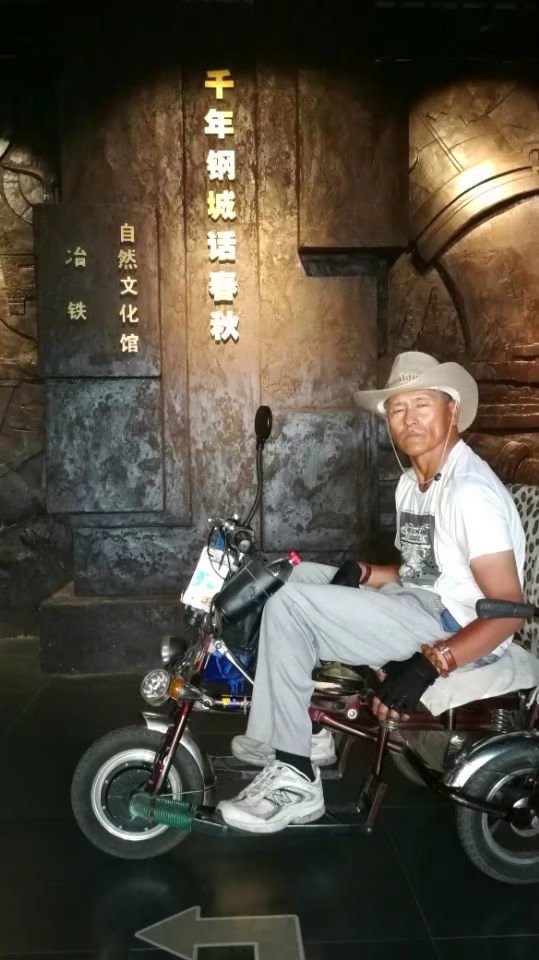 一个人吹海风的主播照片