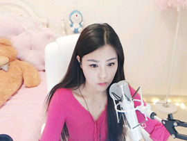 小神龙潇潇主播照片
