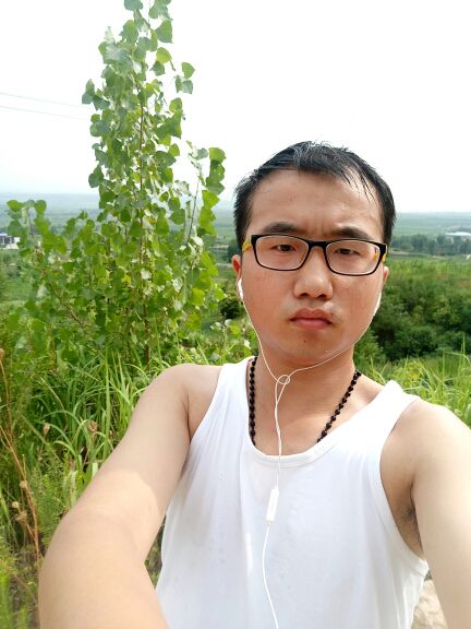 诗人教育者导演冉郭鑫的主播照片