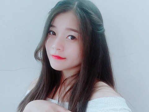 姬存希♡小悦月海报