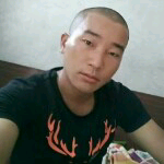 伍神龙保平安的主播照片