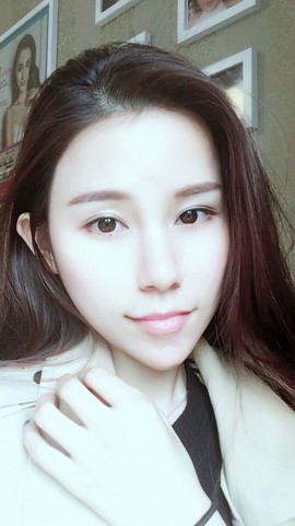 大聆听温主播照片