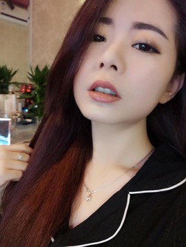 大聆听温主播照片
