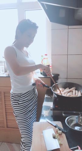 魅丽晴儿主播照片