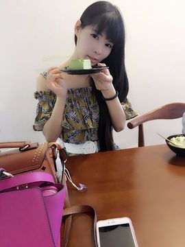 彭小萌主播照片