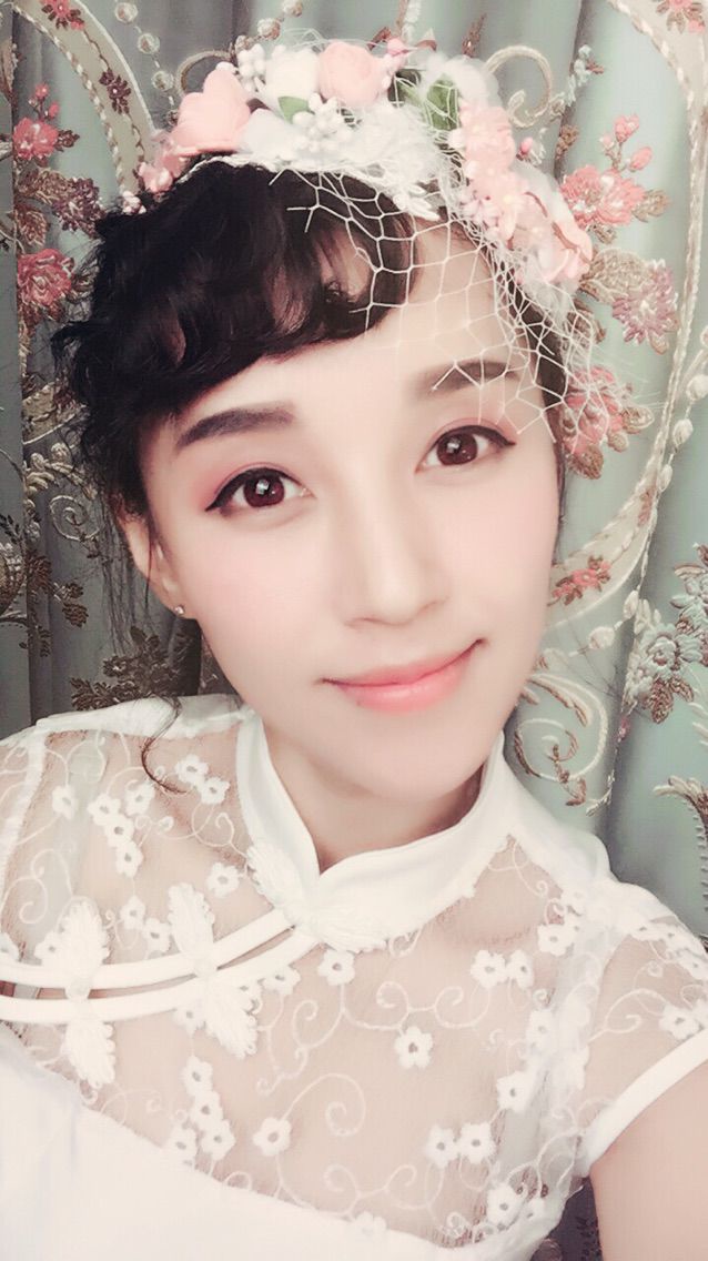 美女主播"菲儿"直播间为粉丝搞怪作画,那画风简直不可描述.