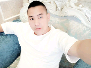 乔乔和小哥的主播照片