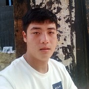 湖面如镜被岁月吹皱。
