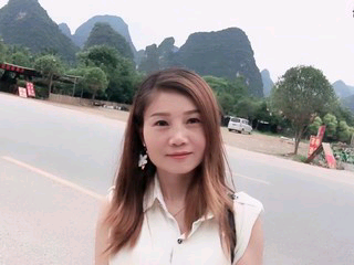 春天的，拖拉机的主播照片