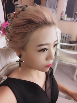 看清了，就看轻了。主播照片