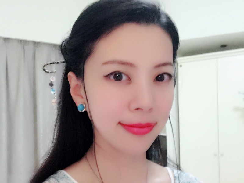 易灵儿的主播海报