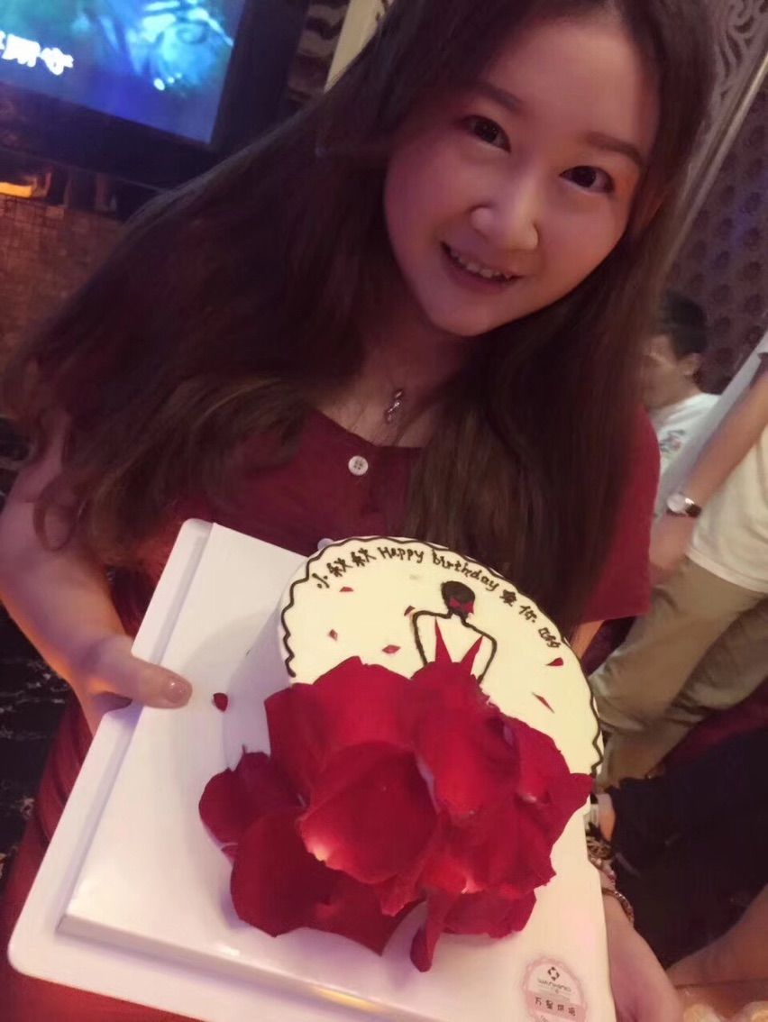 秋秋七七的主播照片