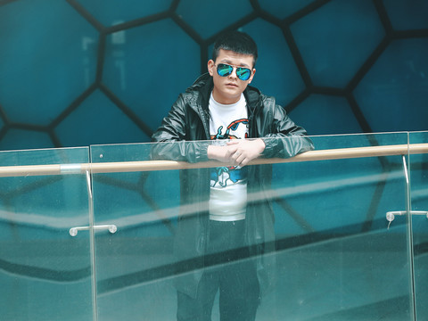 MC.金想红海报