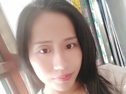 粉色的龙，求关注海报