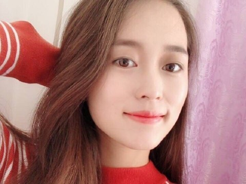 美丽月月呀海报