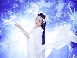 守护烟花雨的主播照片