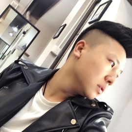 黝黑的嘉富主播照片