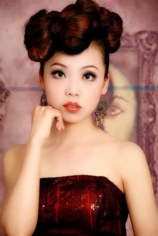 伊丽莎白雅顿主播照片