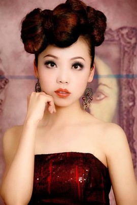 伊丽莎白雅顿主播照片