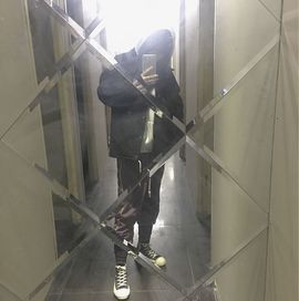 戾气女主播照片