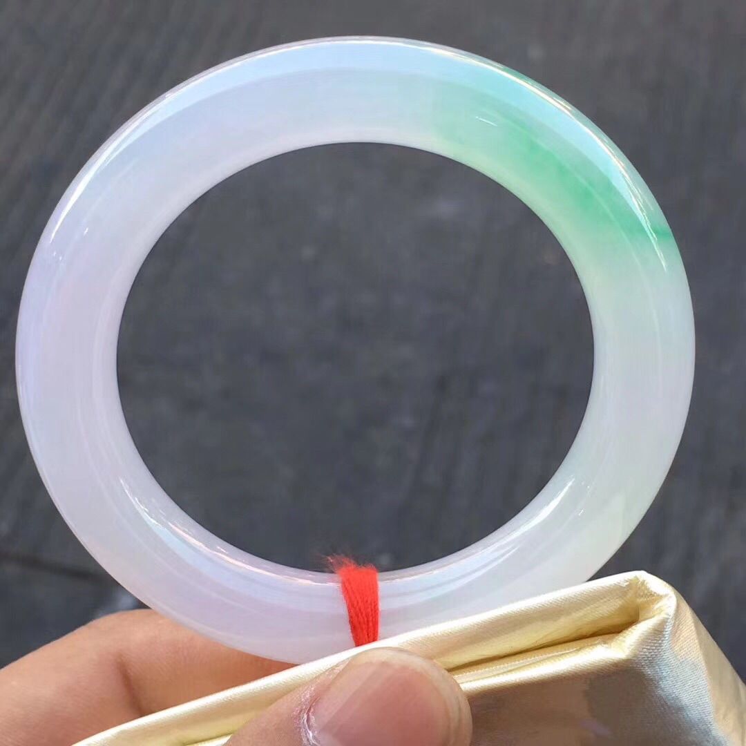 缅腾翡翠的主播照片