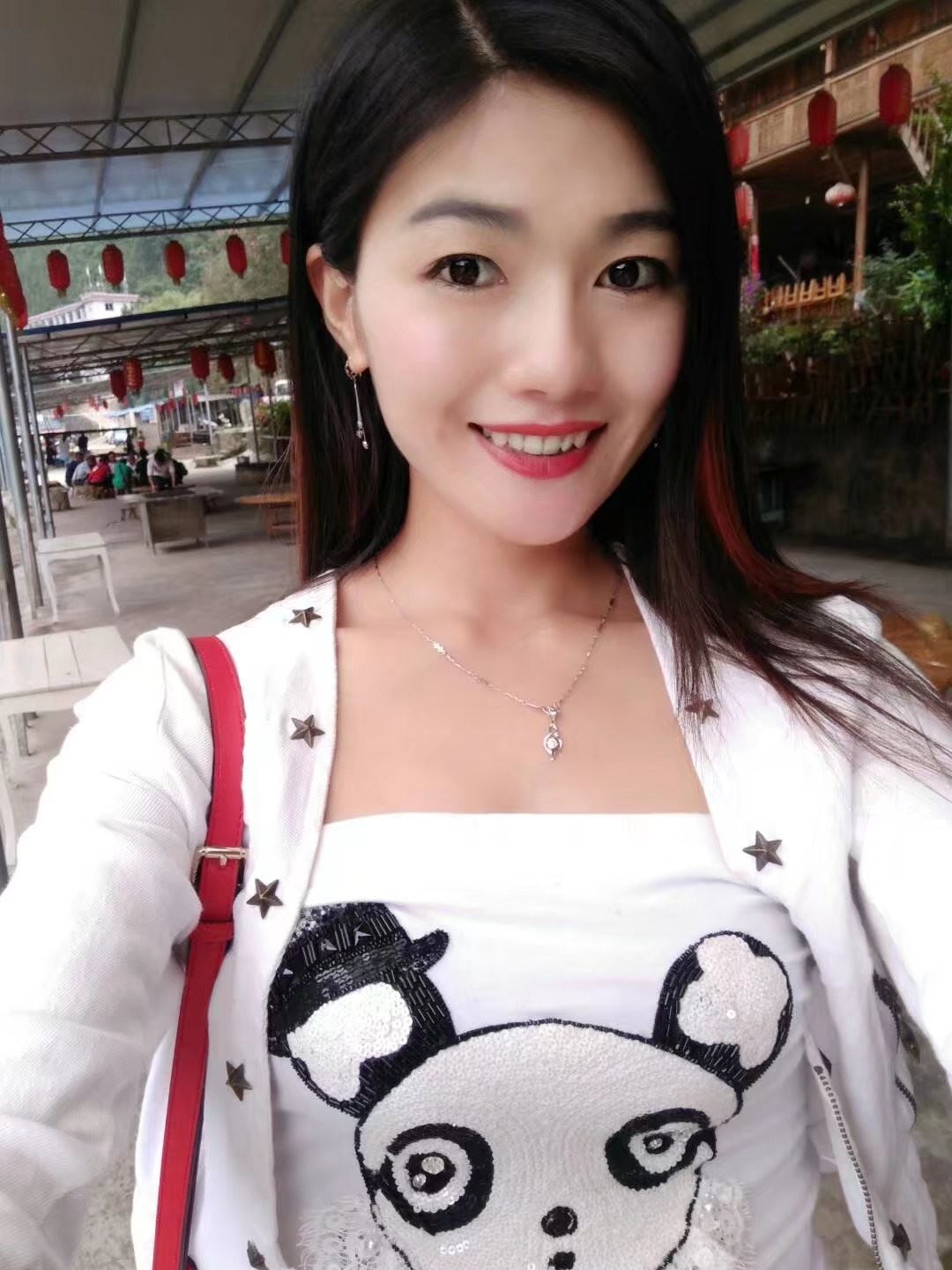 苗族姑凉--阿花的主播照片